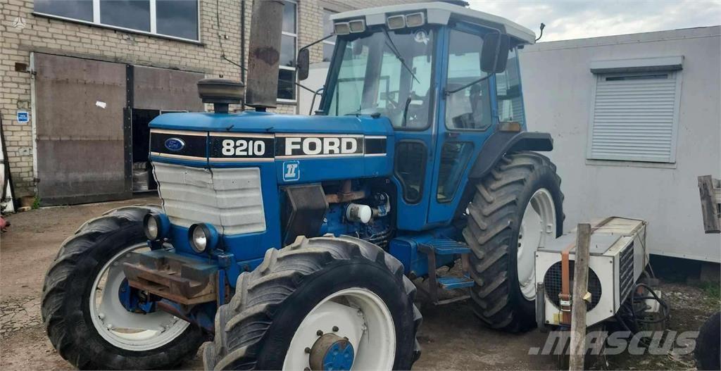 Ford 8210 Traktorer