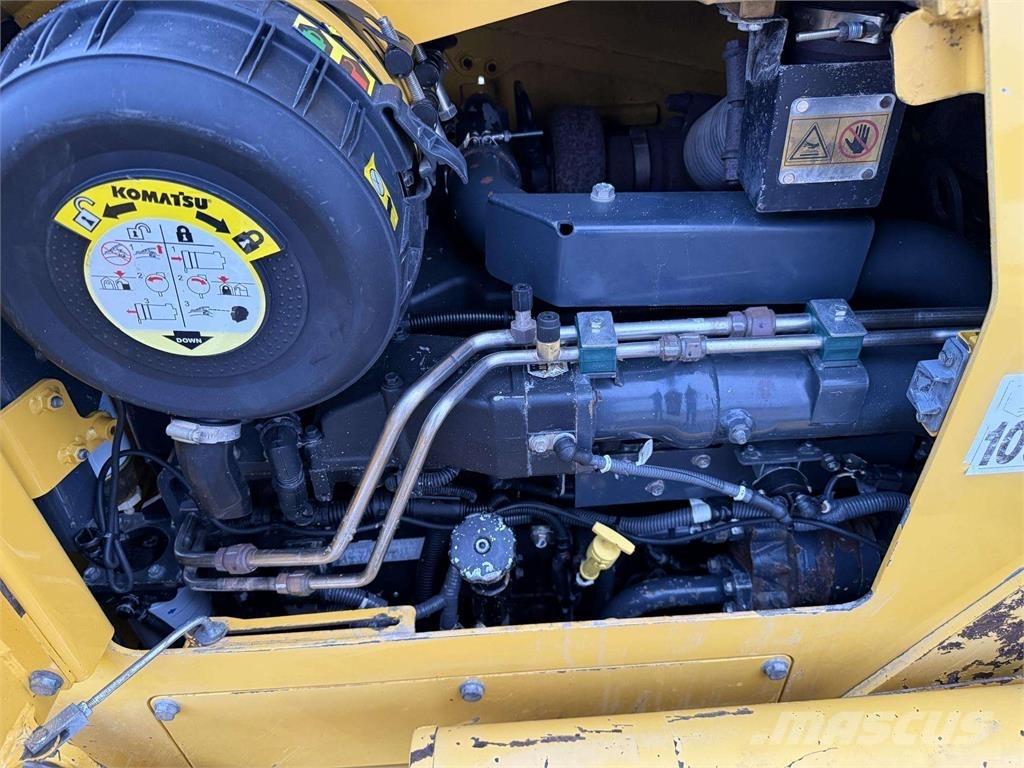 Komatsu D51PX-22 Dozere Beltegående