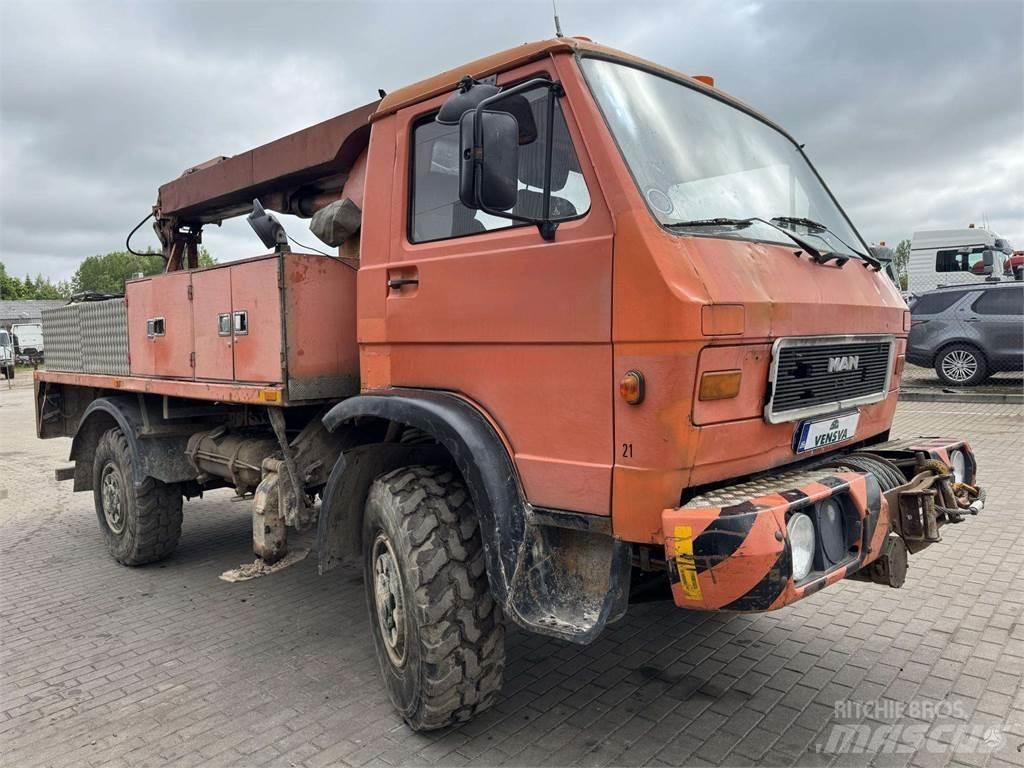 MAN 9.150 4x4 14m. Bilmontert lift