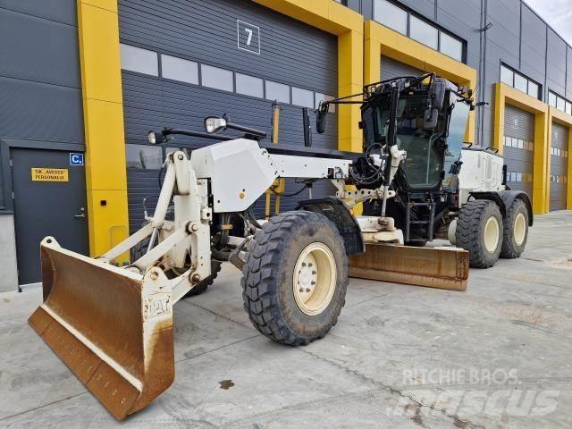 CAT 120AWD Veihøvler