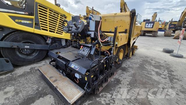 CAT AP300F Asfaltutleggere
