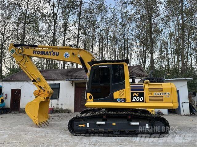 Komatsu PC200-8 Beltegraver