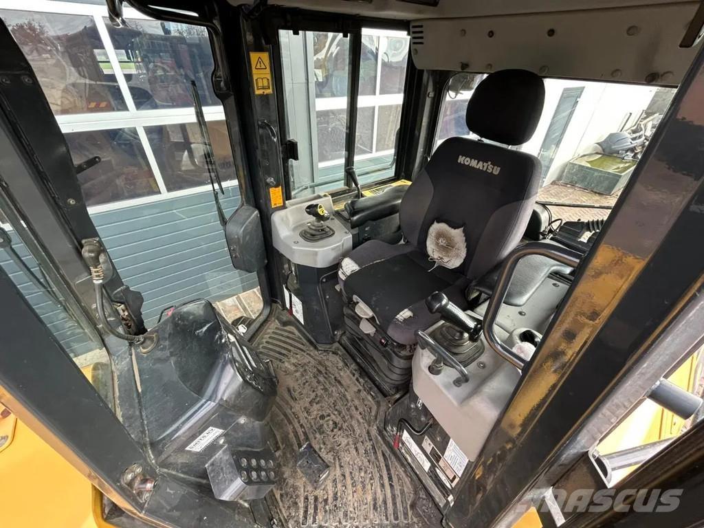 Komatsu D61PX-23 Dozere Beltegående