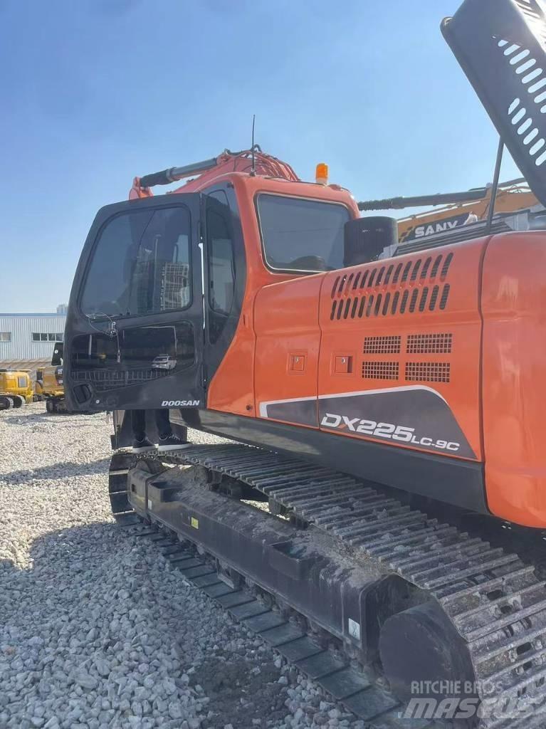 Doosan DX 225LC-9C Beltegraver