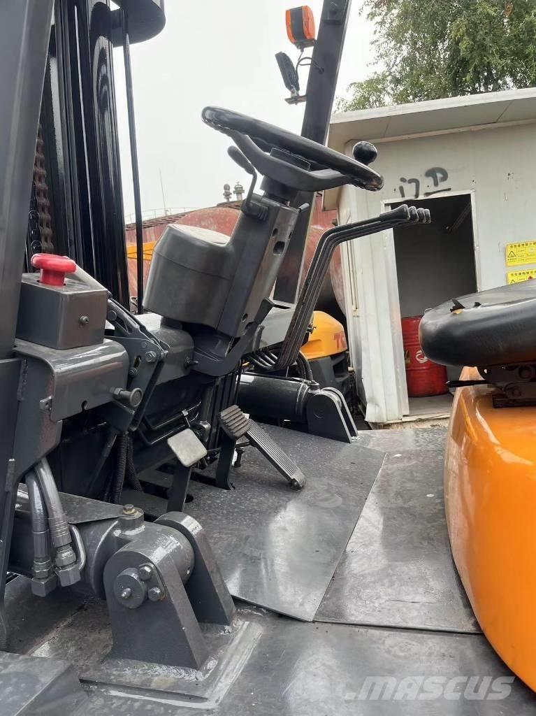 TCM FD 100 Diesel Trucker
