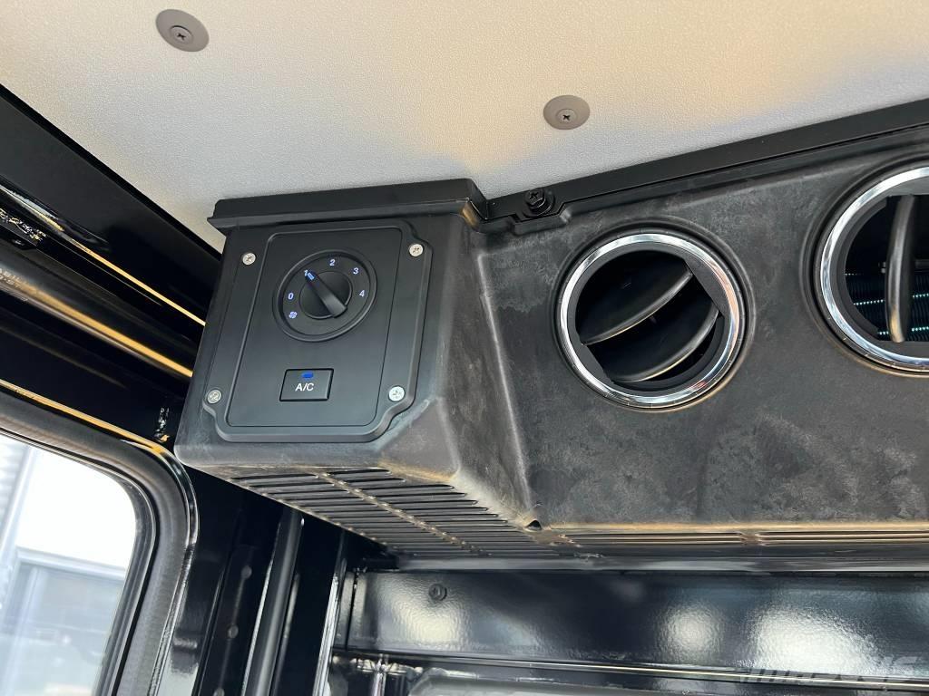 Hyundai 30D-9V Diesel Trucker