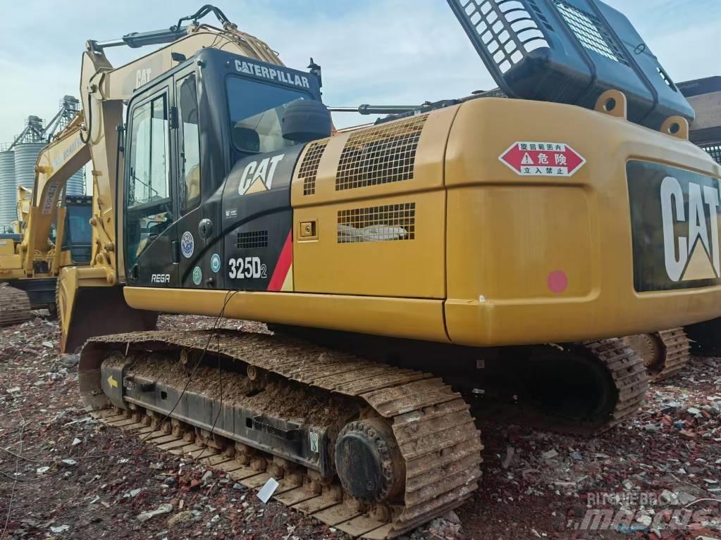 CAT 325 D2 Beltegraver