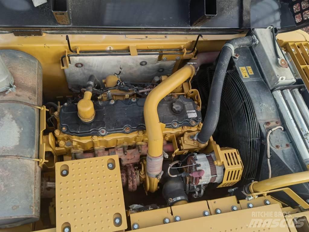 CAT 325 D2 Beltegraver