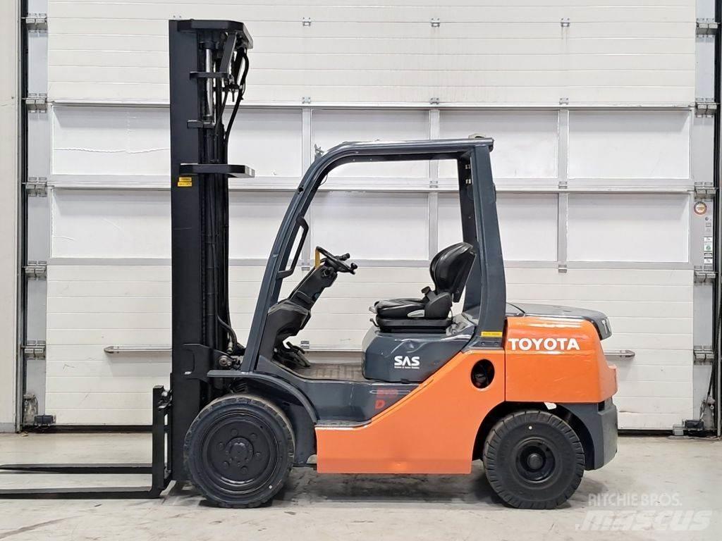 Toyota 02-8FDF30 Diesel Trucker