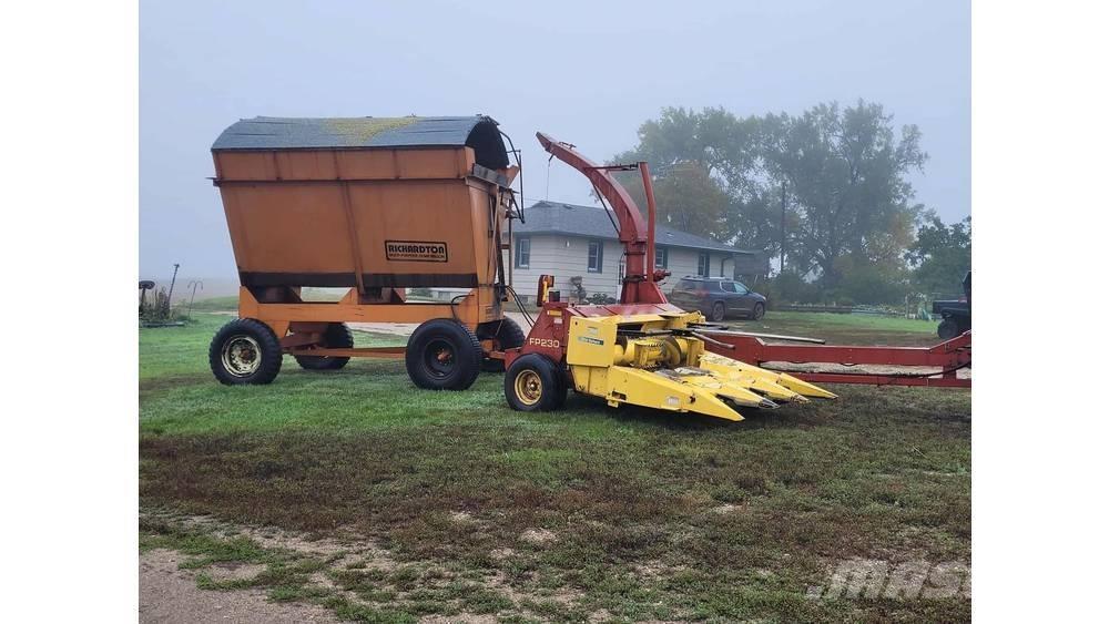 New Holland FP230 Fôrhøstere