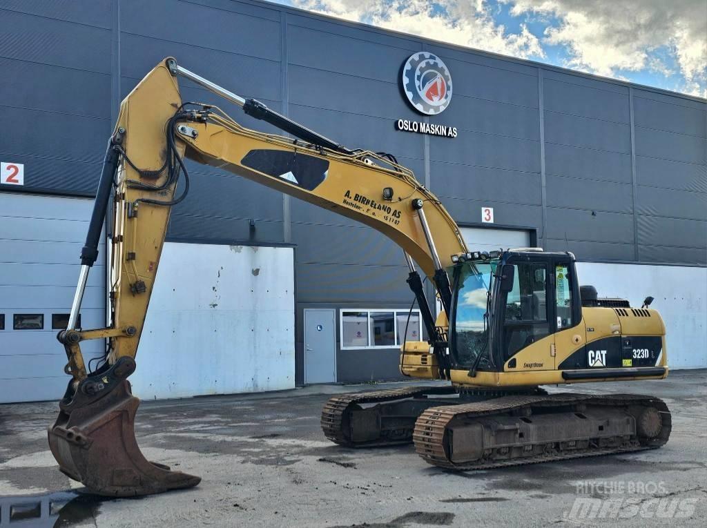 CAT 323 D L Beltegraver