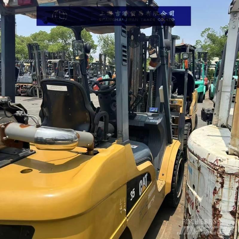 CAT 35 Diesel Trucker