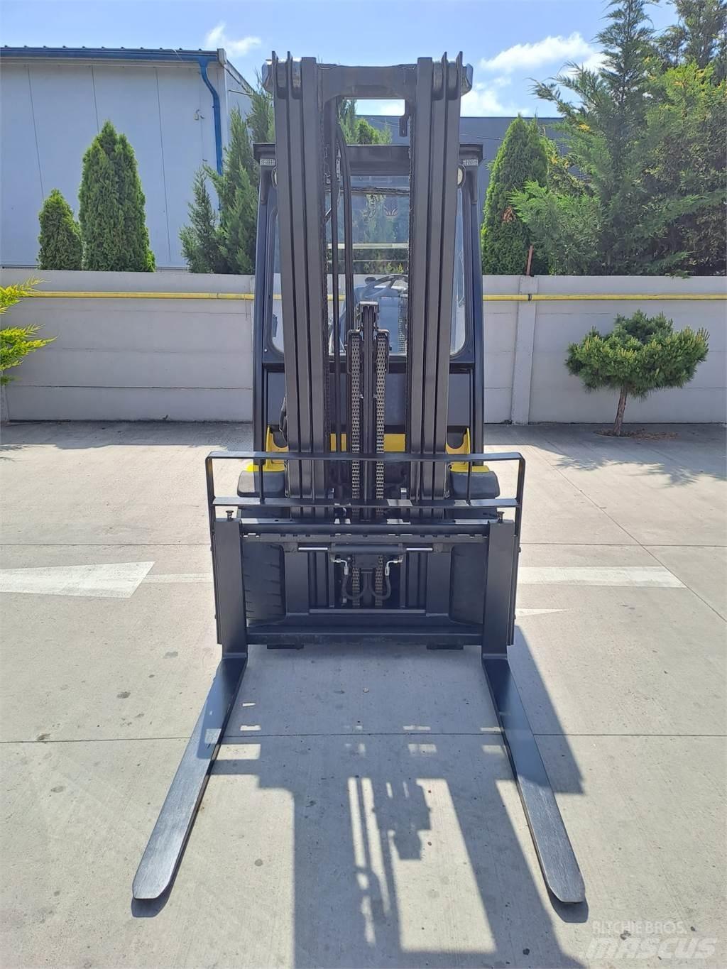 Yale GDP35VX Diesel Trucker