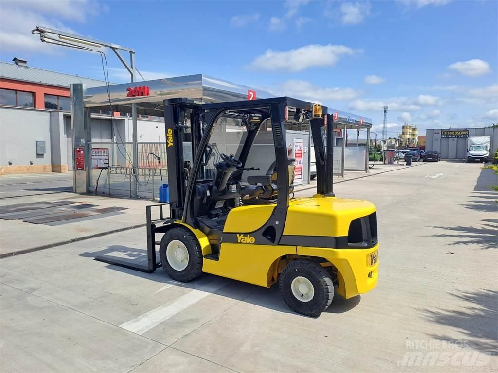 Yale GDP35VX Diesel Trucker