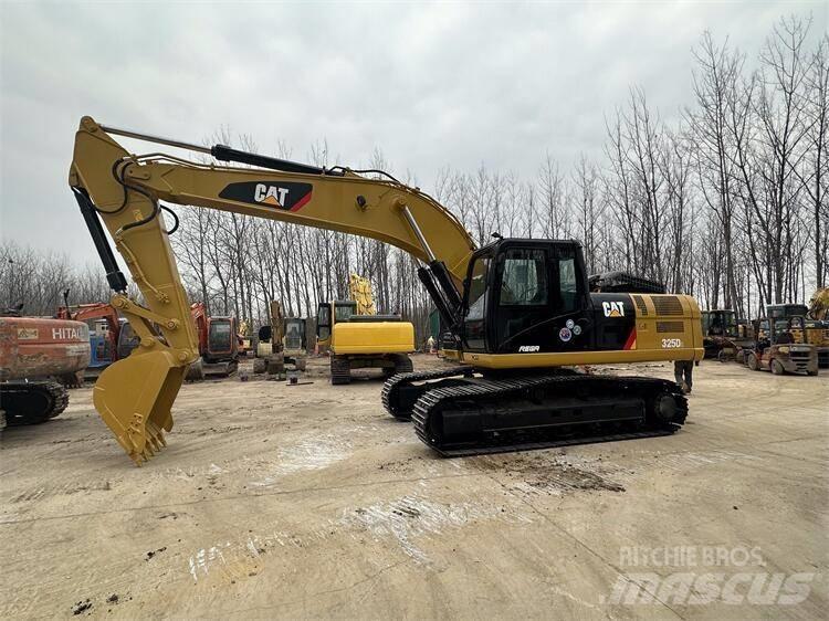 CAT 325D2 Beltegraver