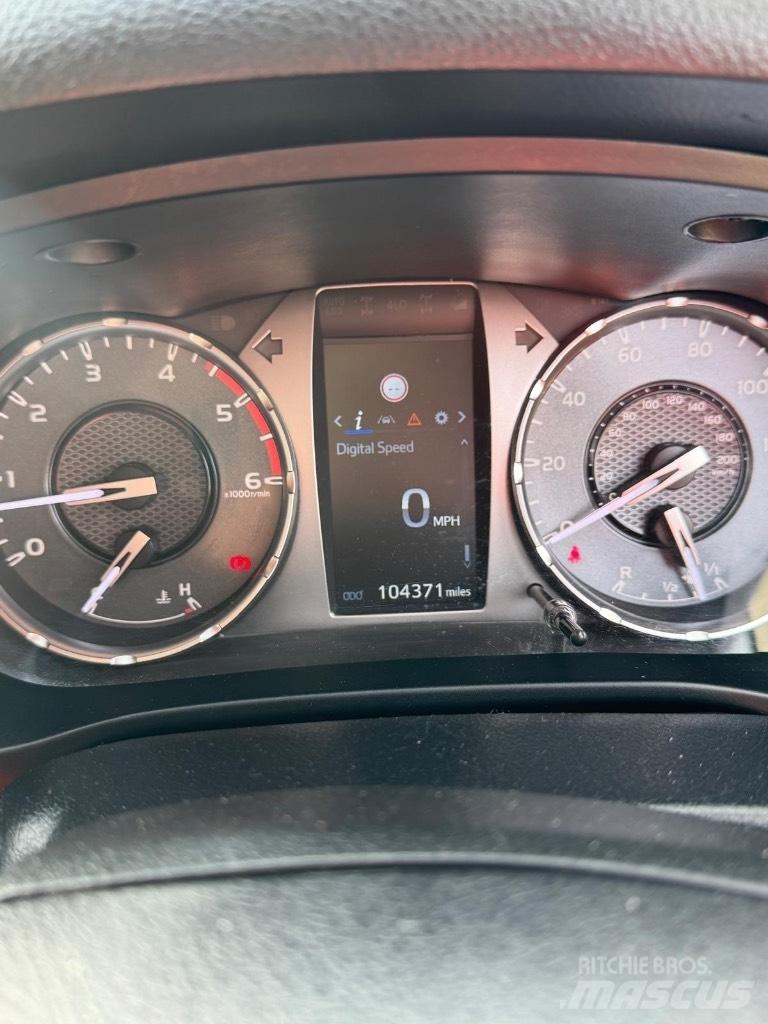 Toyota Hilux Active Pickup/planbiler