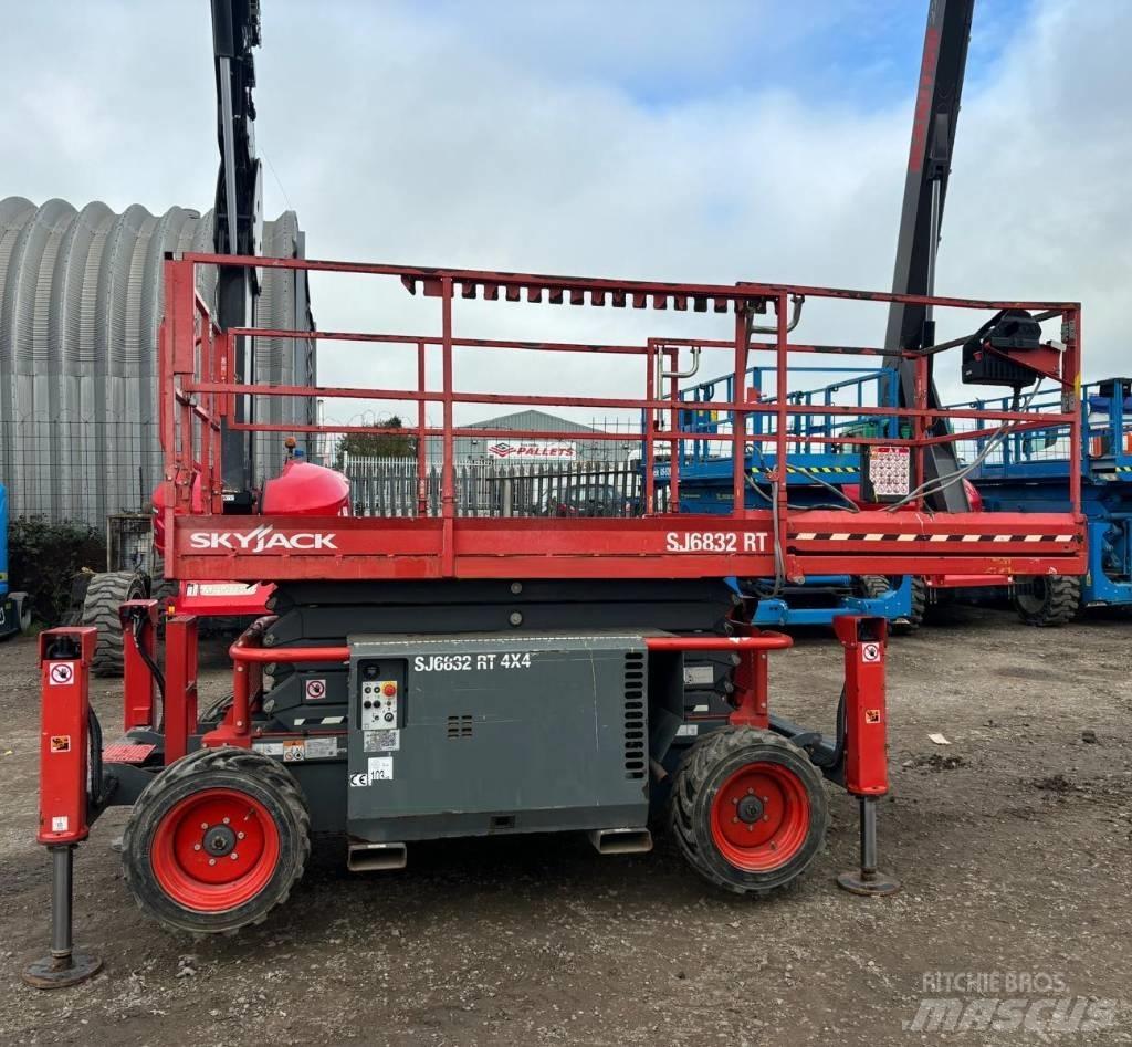 SkyJack SJ 6832 RT Sakselifter