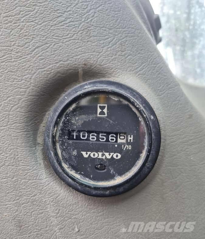 Volvo EC 210 C L Gravemaskiner med lang bom