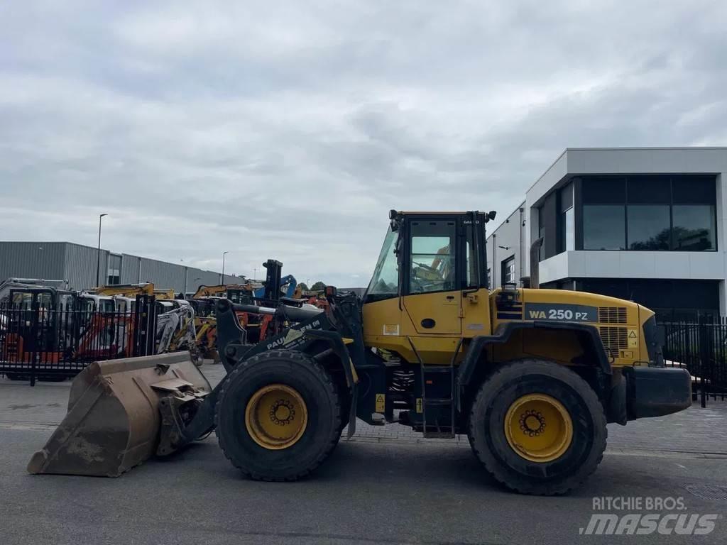 Komatsu WA250 Hjullastere
