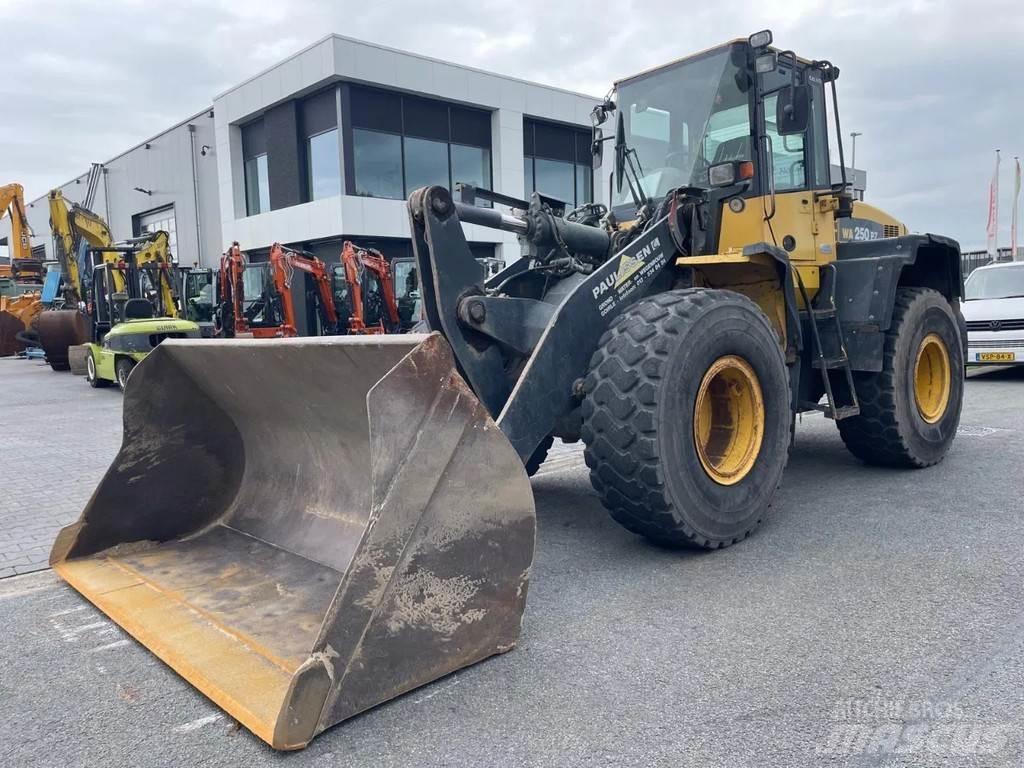 Komatsu WA250 Hjullastere