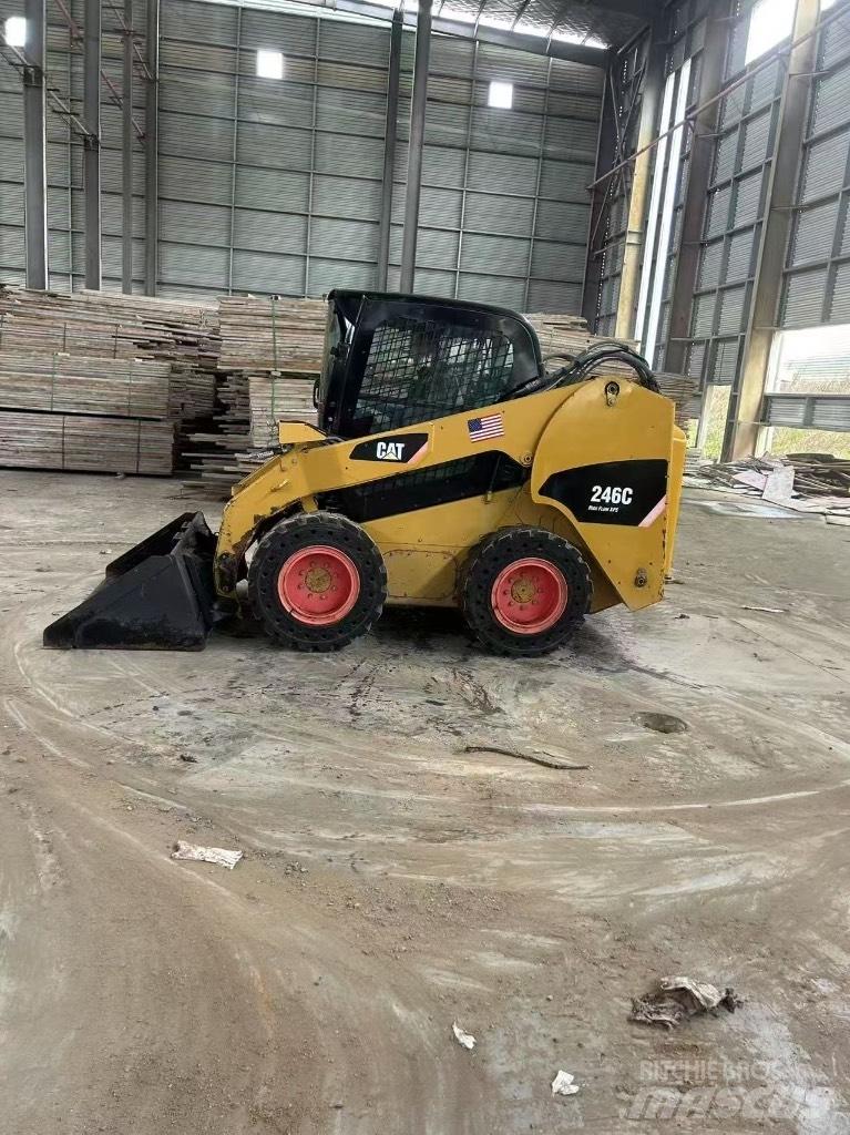 CAT 246 C Kompaktlastere