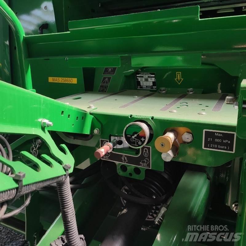 John Deere F441M Rundballepresser