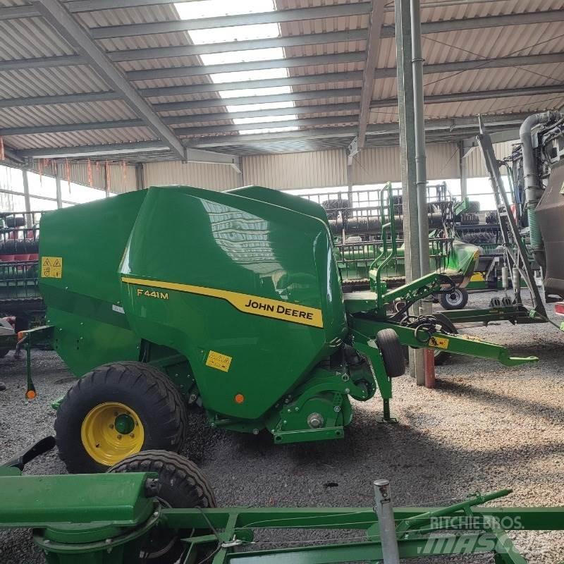 John Deere F441M Rundballepresser