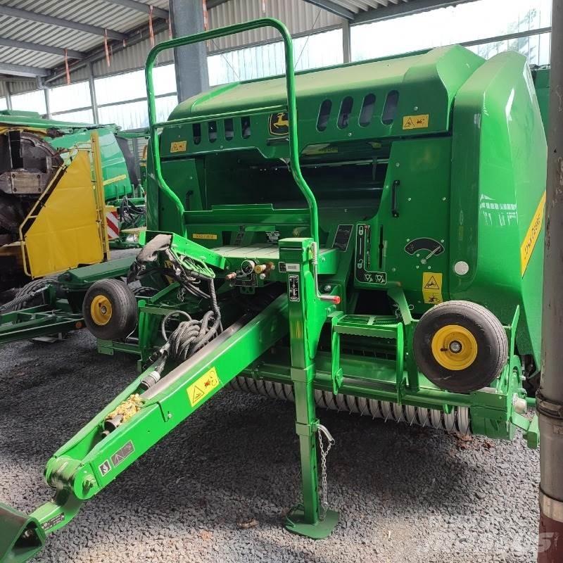 John Deere F441M Rundballepresser