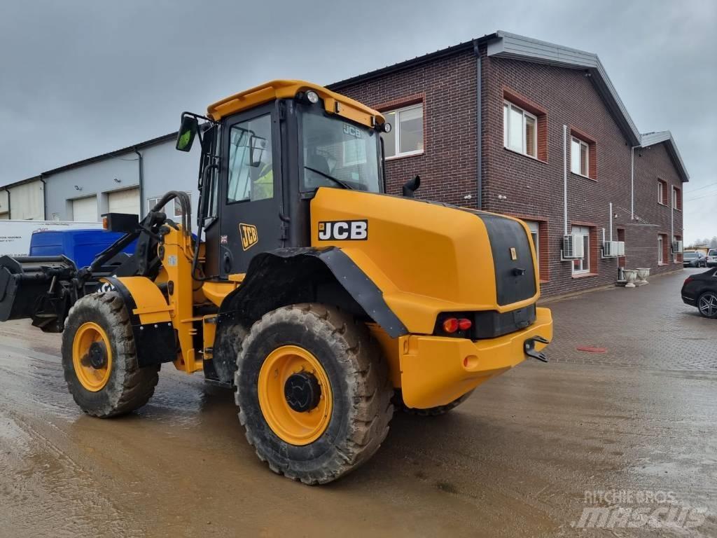JCB 411 + 4 Hjullastere