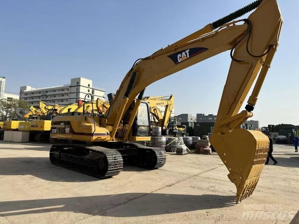 CAT 325 B Beltegraver