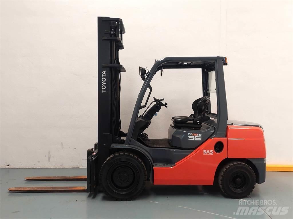 Toyota 52 8FDJF35 Diesel Trucker