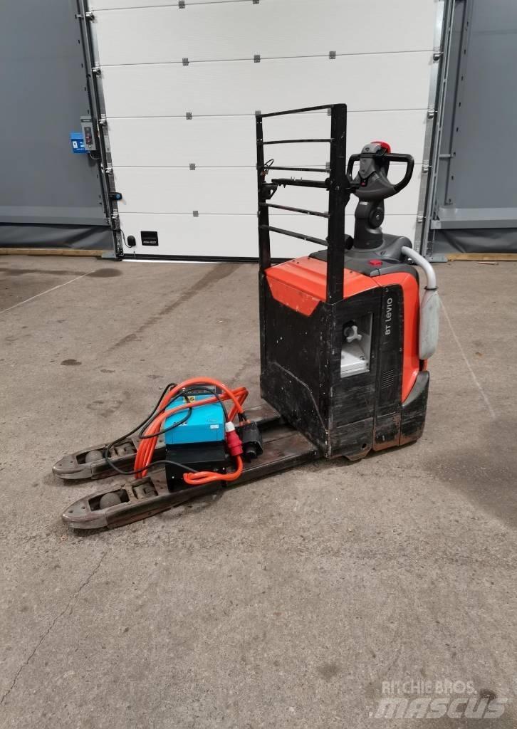 Toyota LPE200 Lavtløftende truck med platform