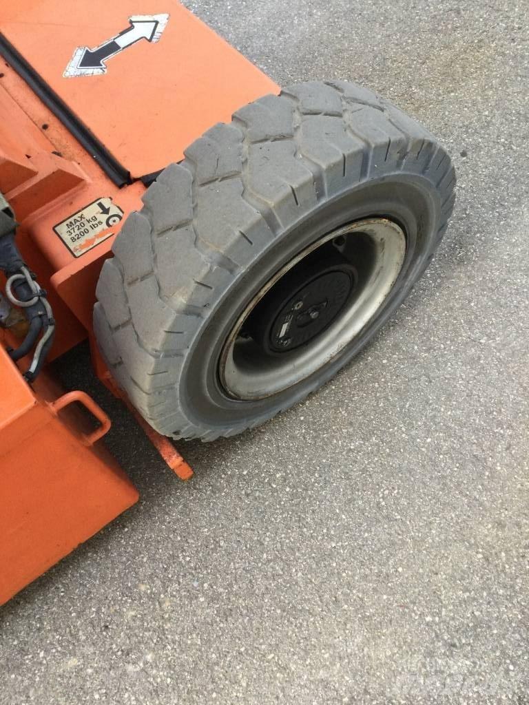 JLG E 300 AJP Leddede bomlifter