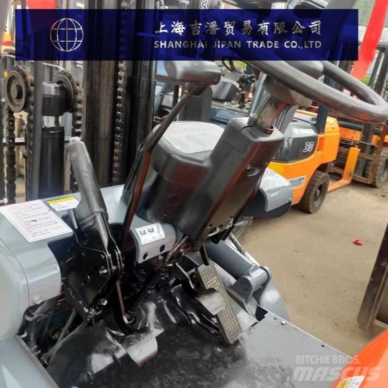 Toyota 6 F Diesel Trucker