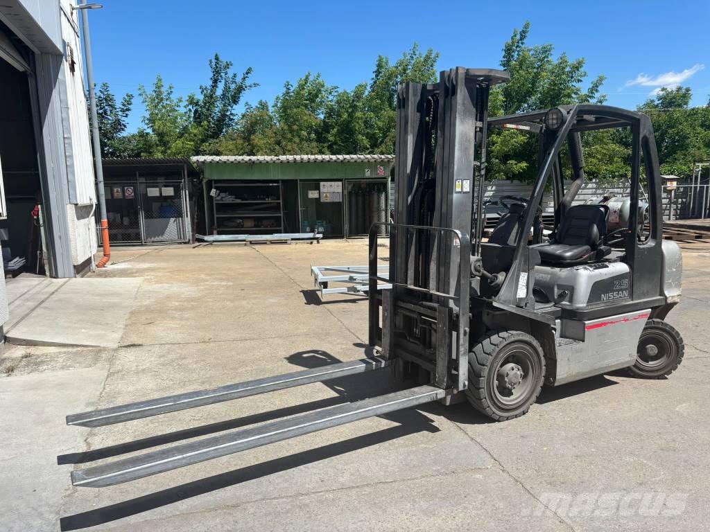 Nissan UD02A25PQ Propan trucker