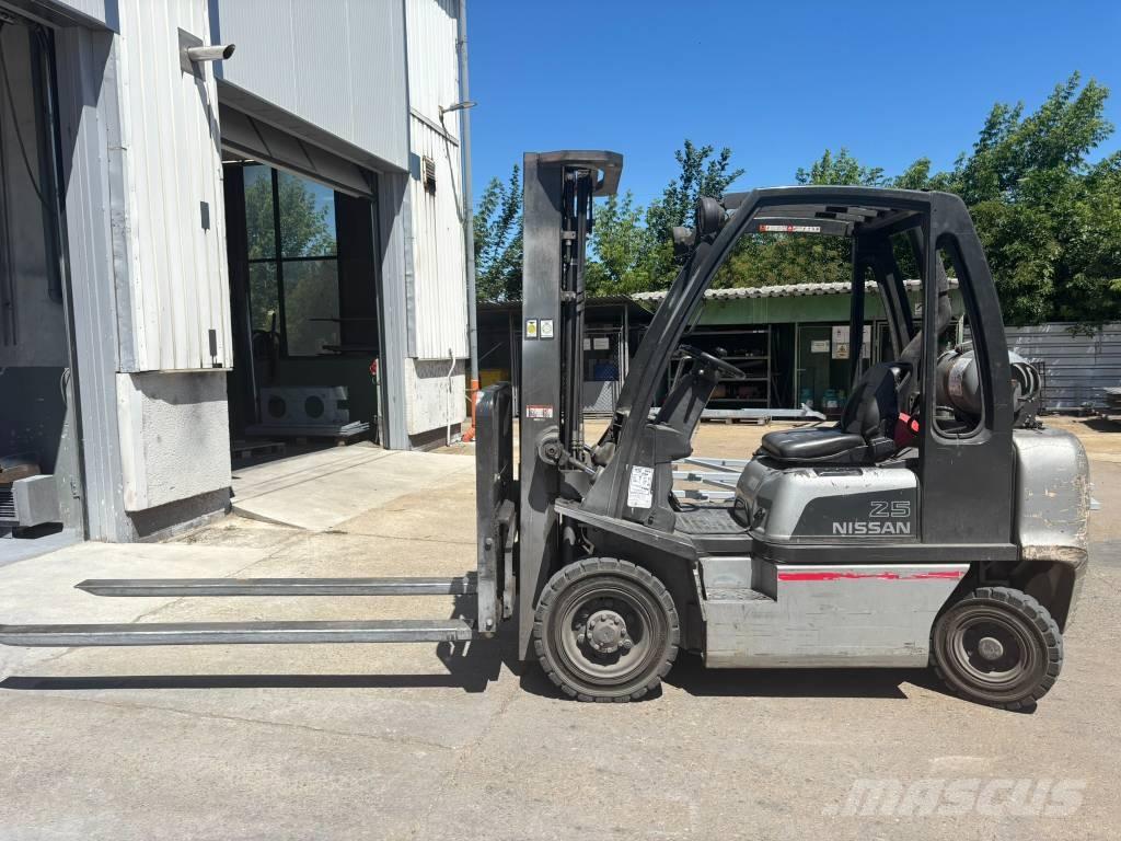 Nissan UD02A25PQ Propan trucker