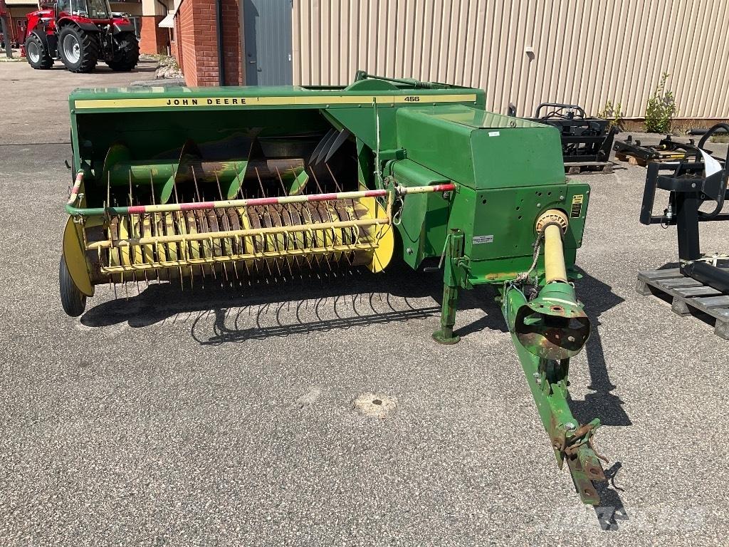 John Deere 440 Firkantpresser