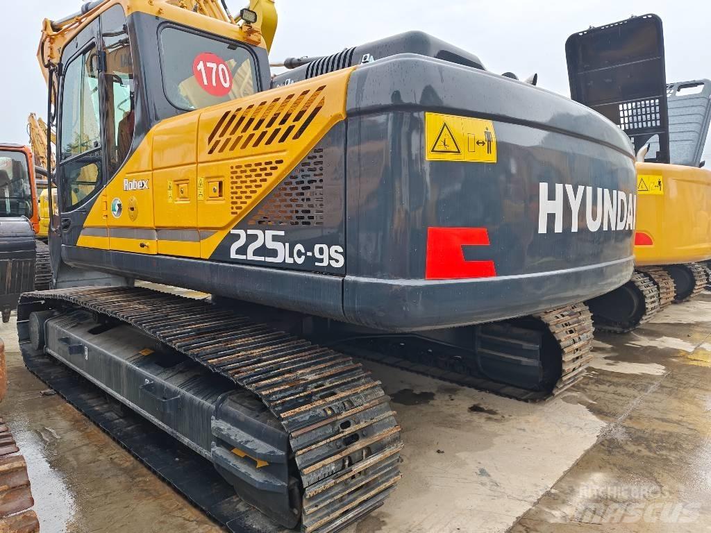 Hyundai R225LC-9S Beltegraver