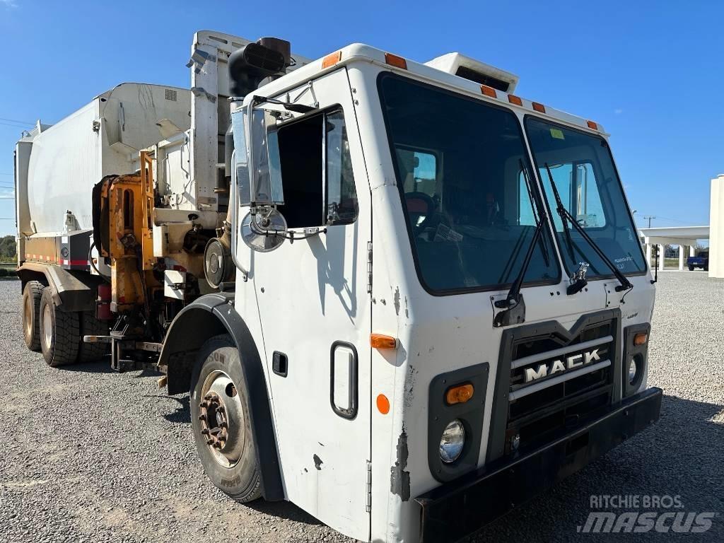 Mack LEU613 Renovasjonsbil