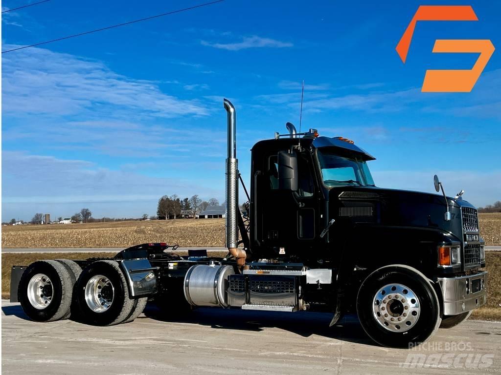 Mack Pinnacle Trekkvogner