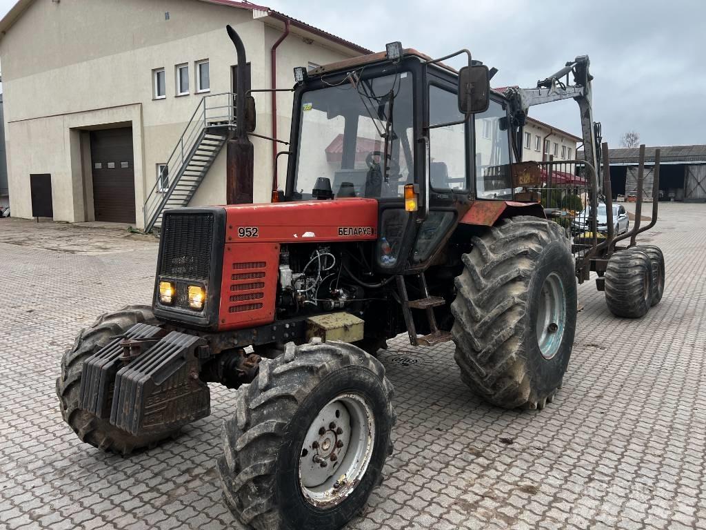 MTZ 952 Traktor med skogsutstyr