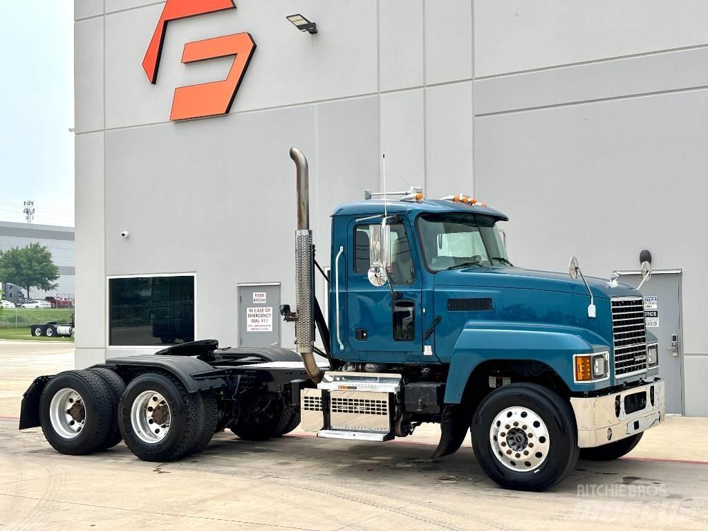 Mack Pinnacle Trekkvogner