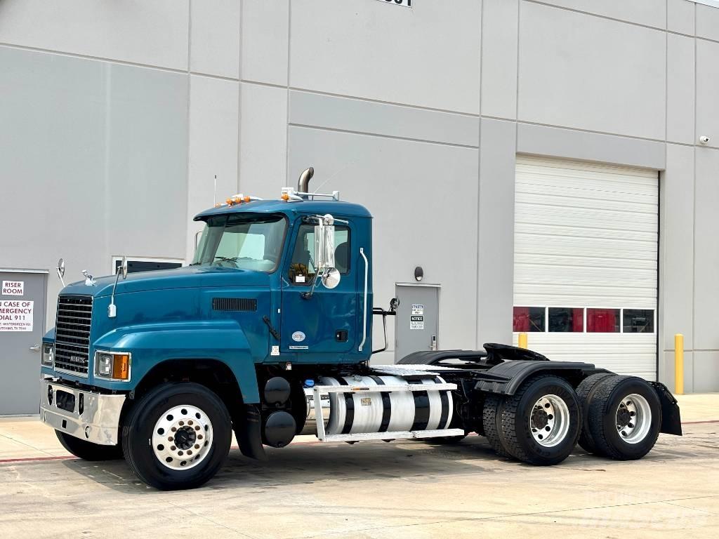 Mack Pinnacle Trekkvogner