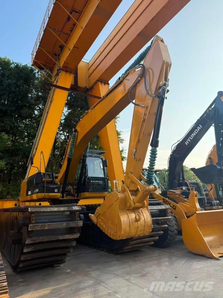 CAT 320D2 Amfibiske Gravemaskiner