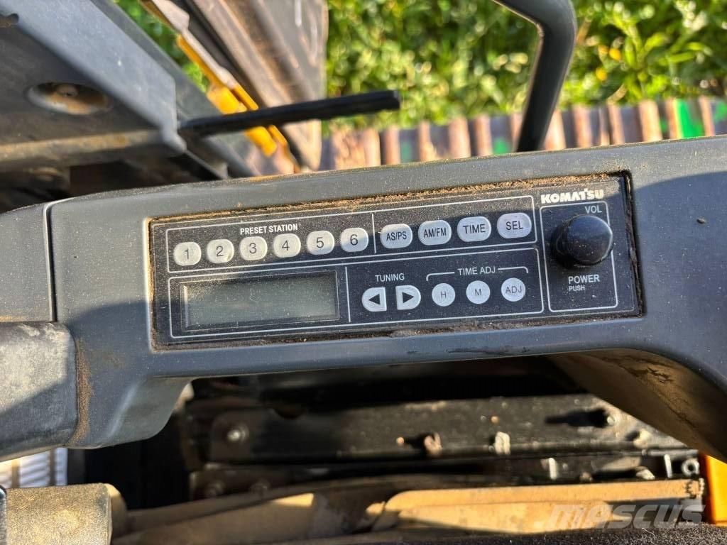 Komatsu PC 210 LC-8 Beltegraver