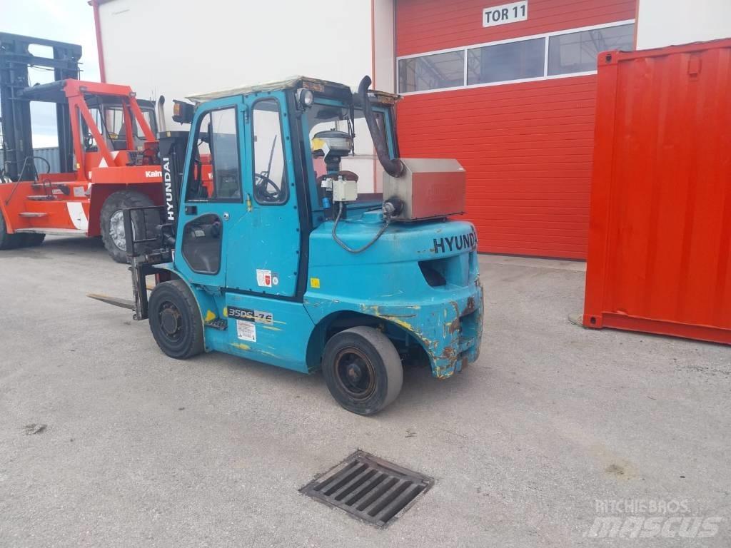 Hyundai 35 DS-7 Diesel Trucker