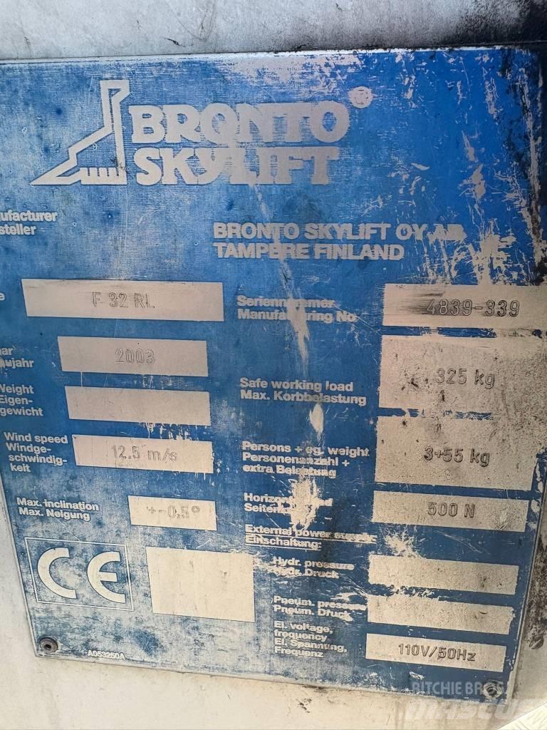 Bronto F32 RL Bilmontert lift