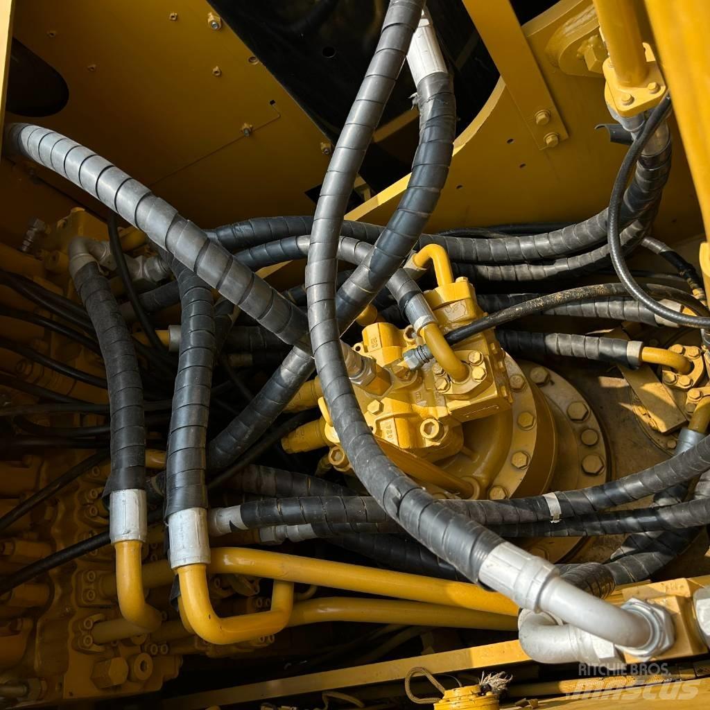 CAT 323D2L Beltegraver