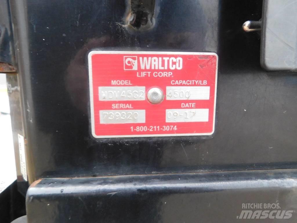 International 4300 Containerbil