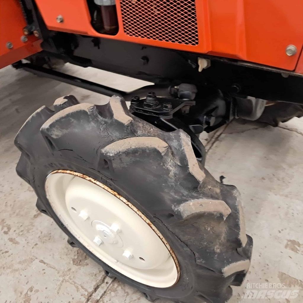 Hinomoto C 144 Traktorer
